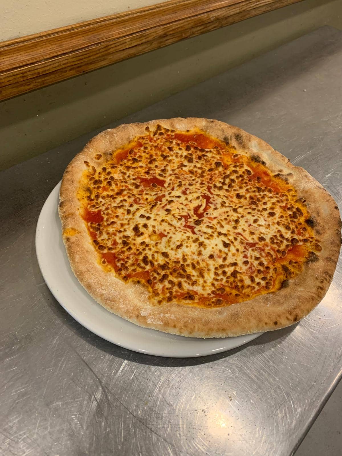 Pizza au feu de bois artisanale — spécialité La Flambée Bollène